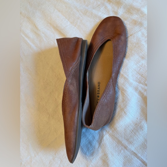 Lucky Brand Alba Leather Flat 7.5 - Like New - Picture 3 of 5